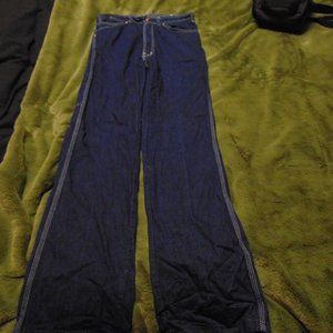 straight leg blue jeans with white stitching